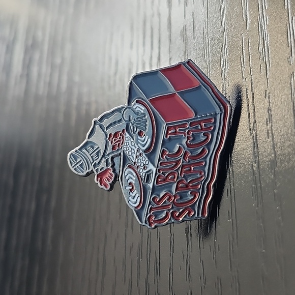 Monty Python and the Holy Grail inspired "Tis But a Scratch" Enamel Pin - Picture 1 of 3